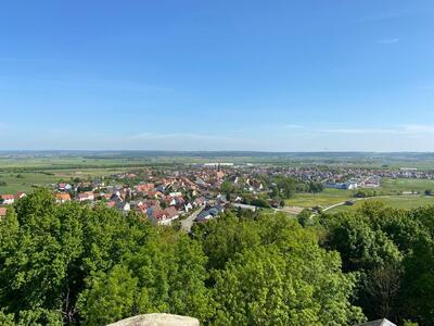 Bild vergr&ouml;&szlig;ern: Blick auf Aurach von der Burg Wahrberg aus