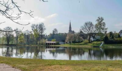 Bild vergr&ouml;&szlig;ern: Badeweiher in Burk