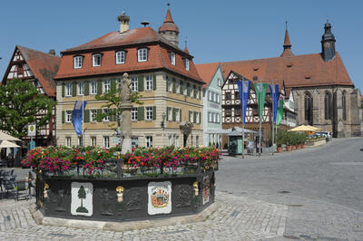 Bild vergr&ouml;&szlig;ern: Marktplatz in Feuchtwangen