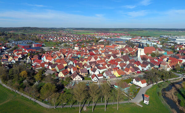 Bild vergr&ouml;&szlig;ern: Herrieder Altstadt von Südwest