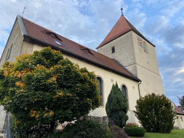 Bild vergr&ouml;&szlig;ern: Kirche St. Peter und Paul in Petersaurach