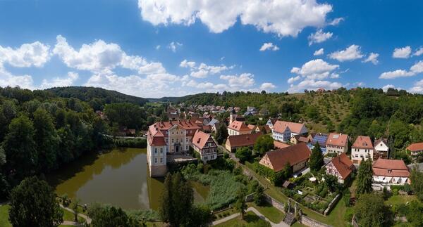 Bild vergr&ouml;&szlig;ern: Schloss in Rügland