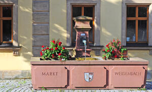 Bild vergr&ouml;&szlig;ern: Brunnen in Weidenbach