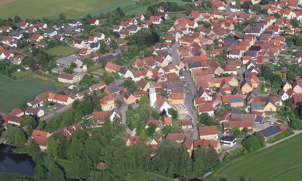 Bild vergr&ouml;&szlig;ern: Luftbild Markt Weiltingen