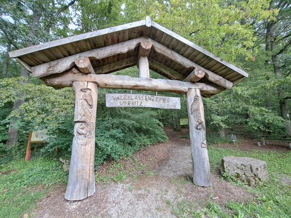 Bild vergr&ouml;&szlig;ern: Waldklassenzimmer Heinerberg Wörnitz