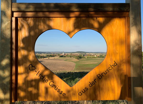 Bild vergr&ouml;&szlig;ern: Pioniererlebnispfad Leutershausen - Herzlich Willkommen Schild