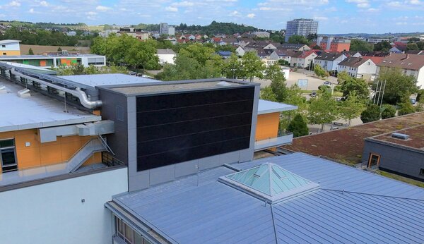 Bild vergr&ouml;&szlig;ern: Fassaden Photovoltaik Johann-Steingruber-Realschule Ansbach